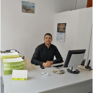 David, propietario y coordinador de Asiste Hogar